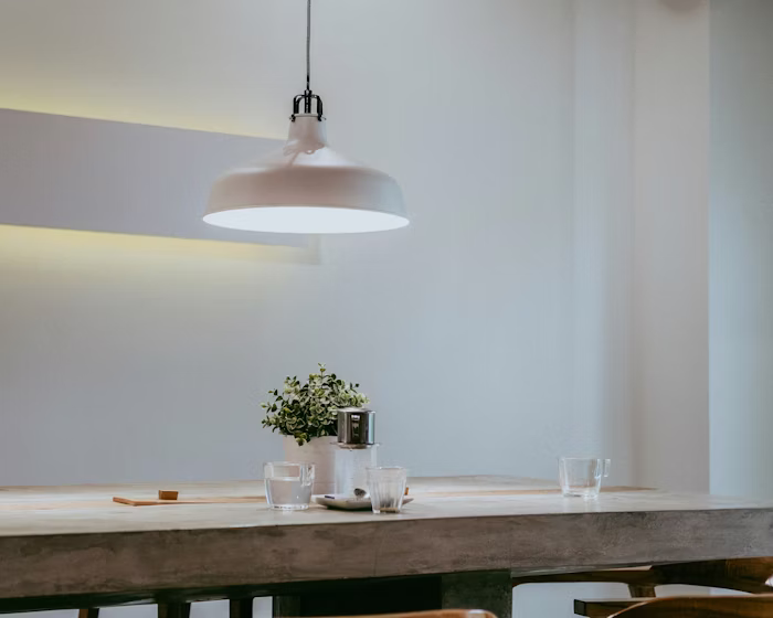 Éclairage LED intelligent dans une pièce moderne