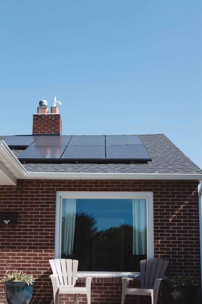 Panneaux solaires sur toiture pour gestion de l'énergie